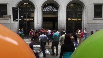 Após eleição de Bolsonaro, dólar sobe 1,51% e bolsa cai 2,24%