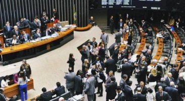 Nova Câmara deve aumentar bancadas de esquerda e direita