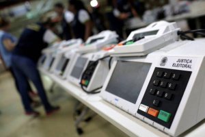 TSE registra troca de 912 urnas e 17 prisões