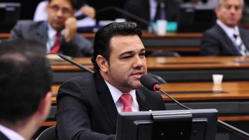 Marco Feliciano pede impeachment de Mourão: 'É um conspirador'