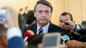 Bolsonaro diz que filho Eduardo poderia ser até chanceler