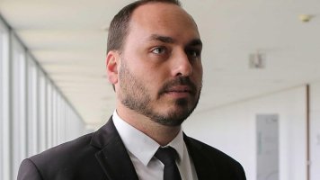 Carlos Bolsonaro critica evento feito por porta-voz