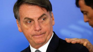 Bolsonaro comenta decisão do TSE sobre disparos no WhatsApp