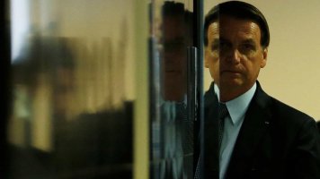 Bolsonaro é denunciado por incitar genocídio indígena