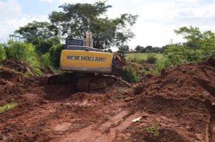Secretaria de Obras recupera ponte que foi queimada por vândalos em Rolim de Moura