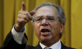 Crítica? Paulo Guedes diz que com o dólar baixo, 'todo mundo estava indo para a Disney,...