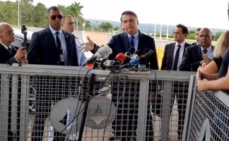 Bolsonaro diz que zera impostos federais se governadores zerarem ICMS sobre combustível