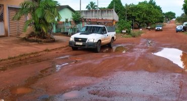 Moradores de Rolim de Moura estão revoltados com as péssimas condições das ruas da...