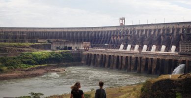 Disparada do dólar aumenta valor da energia de Itaipu e já encarece contas de luz