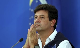 Após especulações, Mandetta se reúne com Bolsonaro e anuncia 'Médico não abandona...