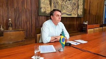Em live, Bolsonaro vai na contramão de especialistas e diz que vírus está indo embora
