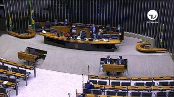 Câmara aprova texto-base de projeto que repõe a estados e municípios perdas com ICMS e...