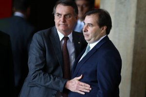 Visando apoio na Câmara, Bolsonaro estuda colocar pastor da Igreja Universal ou réu por...