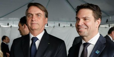 Bolsonaro escolhe diretor da Abin, de confiança dele e de seus filhos, para comandar a...