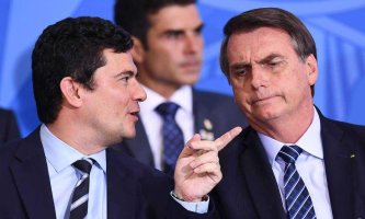 Bolsonaro e Moro discutem no Twitter sobre quem defendeu quem durante as crises do governo