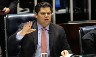 Presidente do Senado, Davi Alcolumbre propõe congelar salário de servidores municipais...