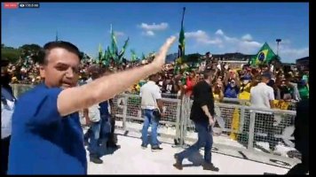 Após Bolsonaro dizer que Forças Armadas estariam com ele, cúpula militar se irrita e...