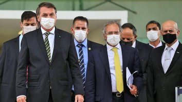 Bolsonaro, Guedes e empresários vão a pé ao STF para pressionar pelo fim do isolamento...