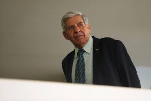 Militares não vão dar golpe ou fazer intervenção, diz general Heleno