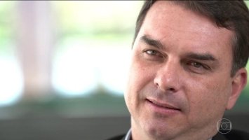 Flávio Bolsonaro diz que tem informação de 'anônimos' e que virá um 'tsunami' contra...