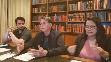Bolsonaro estimula população a entrar em hospitais para filmar oferta de leitos