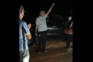 Após mais de um mês em tratamento contra a Covid-19, radialista e apresentador Arno...