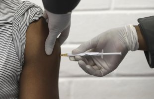 Fiocruz e Butantan pedem à Anvisa uso emergencial de vacinas