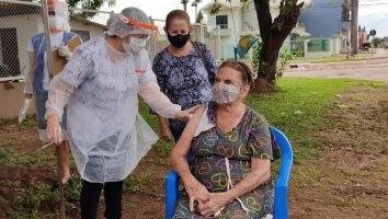 Idosos de 85 a 89 anos receberão vacina contra covid-19 na quinta-feira (11); Cerca de...