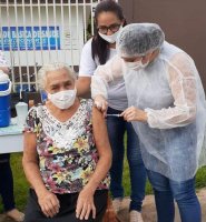 Rolim de Moura: 218 idosos com 78 e 79 anos receberam vacina contra a Covid-19; idosos de...