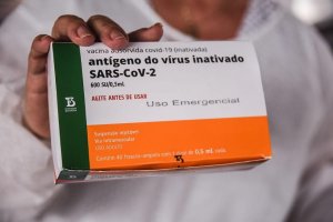 Rondônia recebe mais de 25 mil doses de vacina contra covid-19 produzida pelo Instituto...