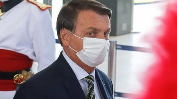 Temendo CPI, Bolsonaro pressiona senador, por telefone, a pedir abertura de impeachment...