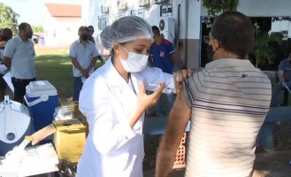 Mais de 1,8 mil trabalhadores das indústrias já foram vacinados contra covid-19 em...