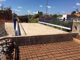 Aldo Júlio agradece Lúcio Mosquini por recursos para construir ponte de concreto armado...