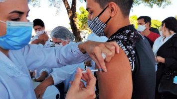 Rolim de Moura: Mais de 23,7 mil doses de vacinas contra covid-19 já foram aplicadas na...