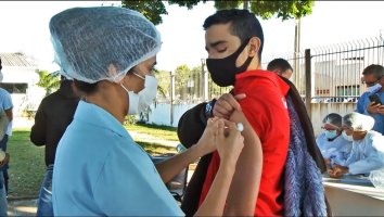 Rolim de Moura avança na vacina contra a COVID-19 e prefeito agradece empenho dos...