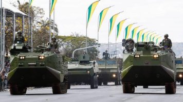 Tanques blindados vão 'desfilar' em Brasília no mesmo dia em que Câmara deve votar PEC...