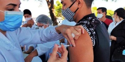 Rolim de Moura: Mais de 1,7 mil pessoas são vacinadas contra a Covid-19 nesta sexta-feira