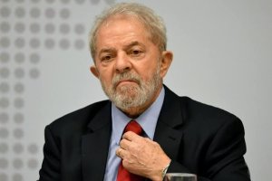 Lula diz que, se eleito, vai ‘regular’ a imprensa e a internet