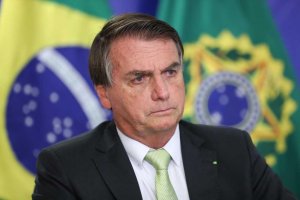 Bolsonaro recua, muda o tom e diz que nunca teve 'intenção de agredir poderes', e que...