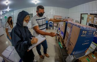 Rondônia recebe mais de 90 mil doses de vacina contra covid-19; Dentre elas, mais de 23...