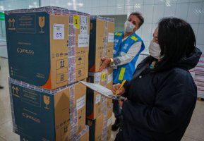 Rondônia recebe mais de 140 mil doses de vacinas contra covid no maior lote já entregue...