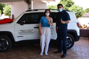 Conselho Municipal de Defesa da Pessoa Idosa recebe veículo em Rolim de Moura