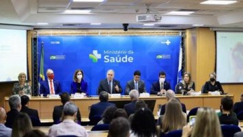 Ministério diz que não pode decretar 'fim da pandemia', mas que analisa decretar 'fim...