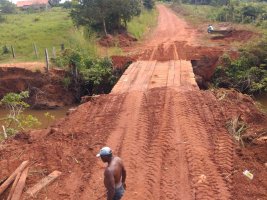 Prefeitura reconstrói ponte da linha 200 lado Sul em Rolim de Moura