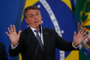 Bolsonaro diz que fará auditoria privada nas urnas e adota tom de ameaça ao TSE