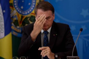 Bolsonaro diz que Petrobras pode mergulhar Brasil no caos com novos reajustes