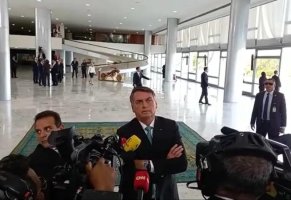 Bolsonaro diz que dispensa apoio de quem pratica violência contra opositores e...