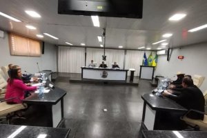 Polêmica: Câmara de Rolim de Moura aprova, em 1º turno, o direito de cada parlamentar...
