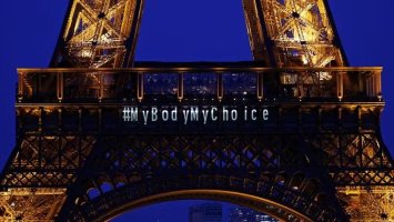 Em decisão histórica, França se torna 1º país a incluir o direito ao aborto na...