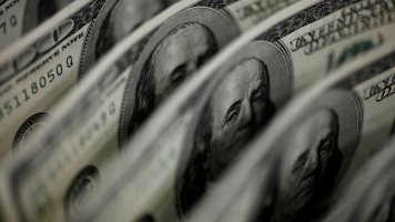 Dólar sobe 8,21%, e bolsa cai 13,88% após reeleição de Lula